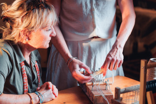 Atelier Tissage d'un bracelet à la Maison de la Laine et du Drap