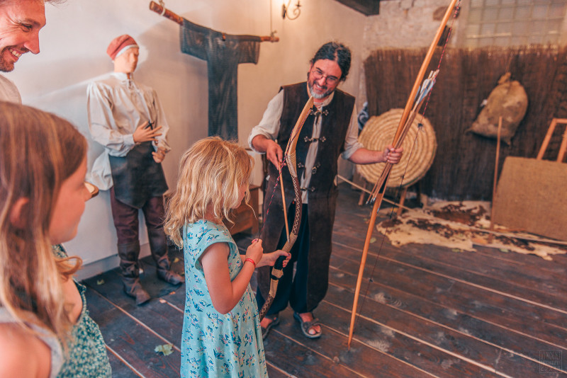 Atelier Archer au Camp médiéval de Carcassonne