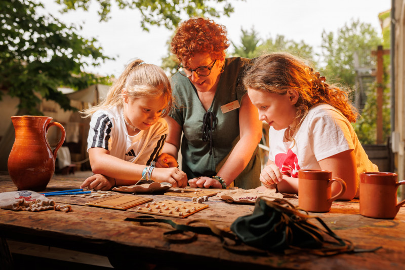 atelier-creation-dun-jeu-chevalier-au-camp-medieval